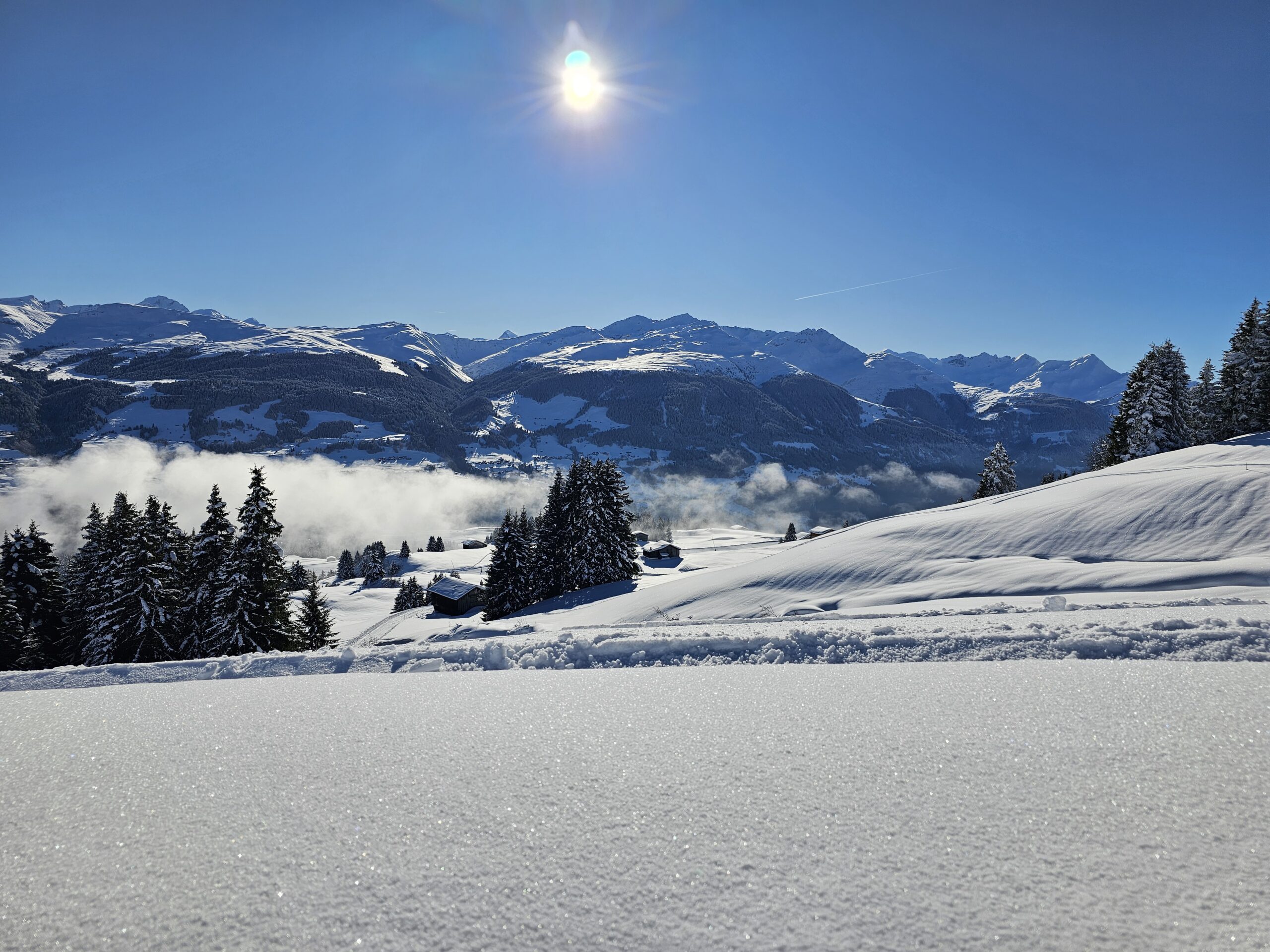 Das Langlaufgebiet Brigels-Waltensburg-Andiast in der Surselva (Graubünden) bietet rund 9 Kilometer präparierte Loipen für den klassischen Stil und Skating.